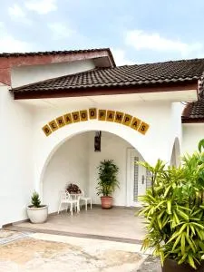 Beach Cottage Homestay Kemaman - Berado D Pampass - Kampong Geliga