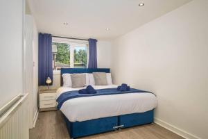 Spacious 4Bed Home, Sleeps 10, Pool Table, Parking, Perfect For Groups