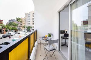 Bonito estudio con balcón