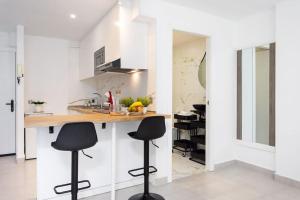 Bonito estudio con balcón