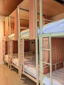 Tata Surf Hostel - Kuta Lombok