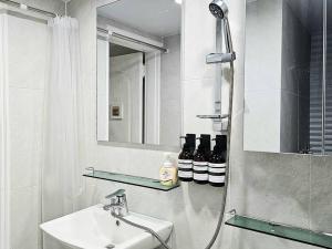 Căn Hộ 2 Phòng Ngủ (Two-Bedroom Apartment)