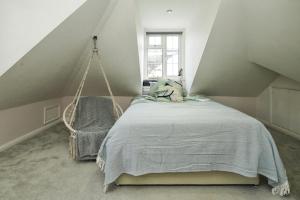 4 BDR Carden Villa By Guest Nest Management In Brighton With Hot Tub, Pet Friendly