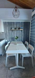 Söpö mökki Himoksella palveluiden vieressä