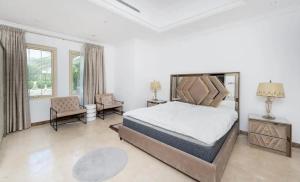 Luxury enormous villa in Islands