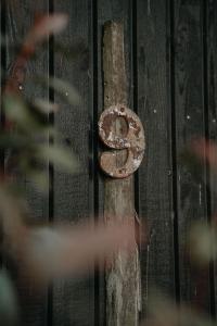 Countryside Cottage with bathtub landscape views by Familie Buitenhuys