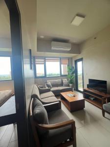Exec 1br for 6 person One Manchester Place with pool , P 350 beach pass PP
