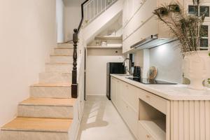 Central Modern Apt Big Group