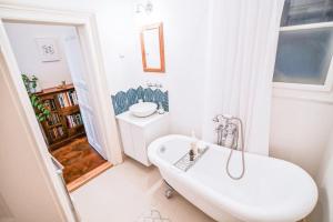 Tranquil and Charming One Bedroom Apartment