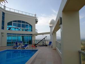 Apt in Coronado Golf & Ocean view