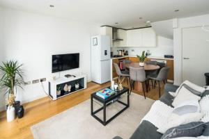 Prime Location Mews!