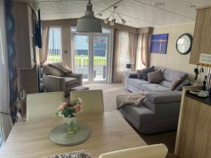 Otters Rural Retreat - Private Hot-Tub & Free Golf for guests included