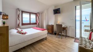 Hotels Hotel De La Plage : photos des chambres
