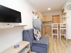 Seaside Apartments Hrka - Studio Apartment with Terrace and Sea View 3