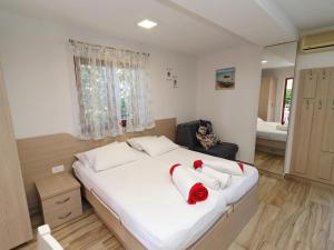 Seaside Apartments Hrka - Studio Apartment with Terrace and Sea View 3