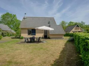 Cosy holiday home with garden - Nijemirdum