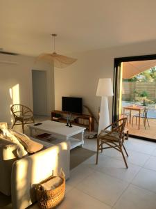 Maison en bois avec piscine proche de la plage