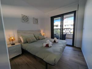 Poolside 2BR apartment Villamartin