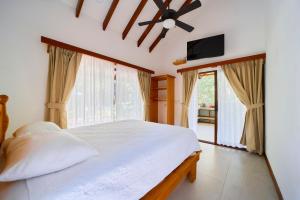 Casa Coki - Modern Villa Pool Steps From the Beach