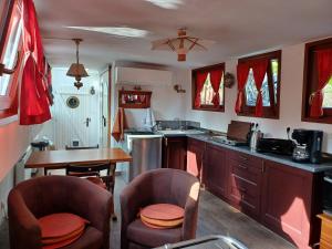 Sur la Somme à bord de la péniche Arche de Noé