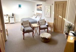 Relaxing private entrance ensuite room with stunning sea view and swimspa