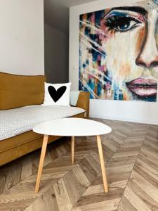 Uroczy apartament z ogrodem