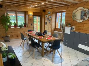 lEcho des Glieres vue montagne centre village sauna & grill