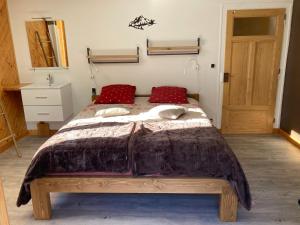 lEcho des Glieres vue montagne centre village sauna & grill