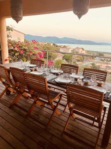 Modern villa 5 double bedrooms, new AC, private pool and stunning view 800 m from beach