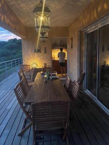 Modern villa 5 double bedrooms, new AC, private pool and stunning view 800 m from beach