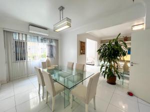 Localização privilegiada em Copacabana quarteirão praia