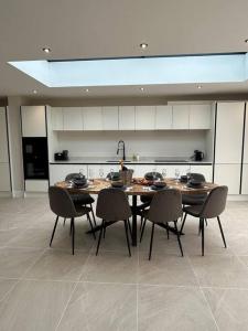 York Fields Retreat - 4 Ensuite Bedrooms