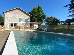 Maison de Campagne avec Piscine - Мажеск