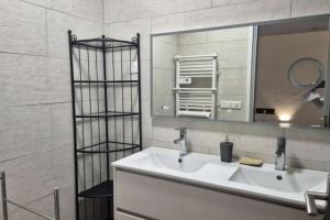 Maisons de vacances Maison plage 200 mts Sainte Marie : photos des chambres