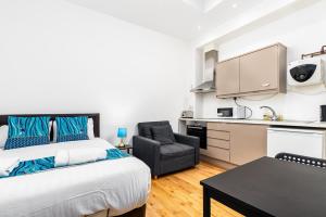 Studio room in Aldgate Flats