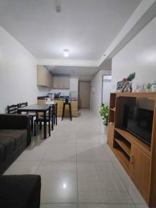 Spacious 2-BR Condo - Shore Residence Tower D - Walking distance to Moa