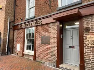 Iron House James Place - 马奇温洛克