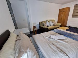 Room near East Midland Airport 5