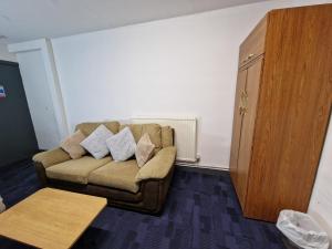 Room near East Midland Airport 5