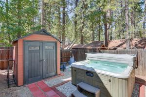 1 Mi to Snow Summit: Big Bear Lake Cabin!