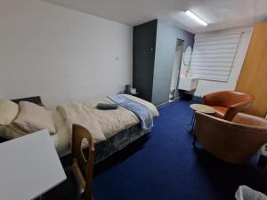 Room near East Midland Airport 6