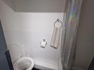 Room near East Midland Airport 6