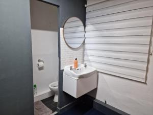 Room near East Midland Airport 6