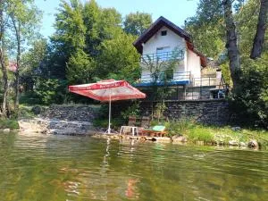 Vikendica krivaja Ribnica-Odmor na Krivaji - Vozuća