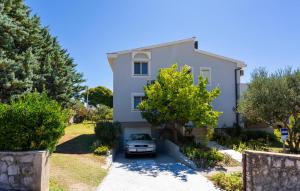 1 Bedroom Lovely Apartment In Jurandvor