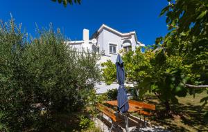 1 Bedroom Lovely Apartment In Jurandvor