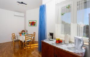 1 Bedroom Lovely Apartment In Jurandvor