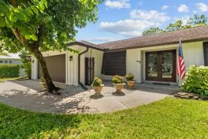 Holiday Heaven 4 b 3b Pool BBQ - Vanderbilt Beach