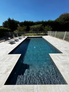 Villas Villa - Piscine au sel - Terrain de Petanque - Jardin - Climatisation : photos des chambres