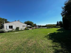 Villas Villa - Piscine au sel - Terrain de Petanque - Jardin - Climatisation : photos des chambres